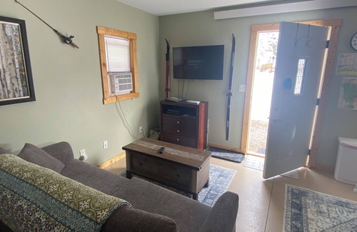 Custer Cabin | Great Quiet Location! Close to all the Attractions.