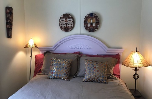 South Hero Cottage | GREAT RATES! CHARMING DOG FRIENDLY LAKESIDE COTTAGE