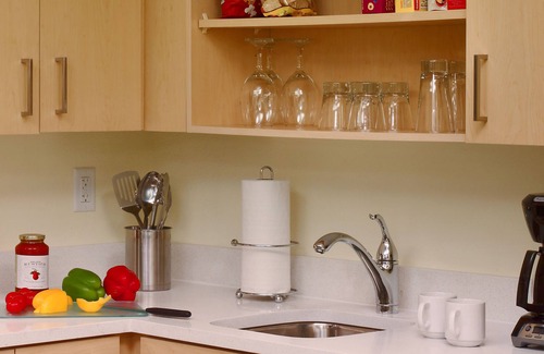 Westlake Hotel | Great Relaxing Overnight Stay! Free Parking, Pool, Pet-friendly Property