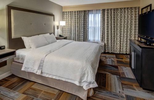 Wolfchase House | Great Room for Your Romantic Escape! Pool, Gym