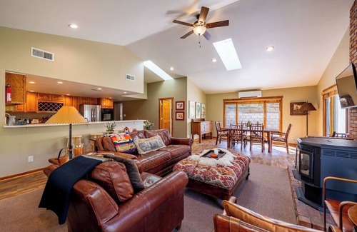 Shell House | Great Shell Wyoming Escape- open concept living space, base of the Bighorn Mountains!