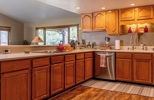 Shell House | Great Shell Wyoming Escape- open concept living space, base of the Bighorn Mountains!
