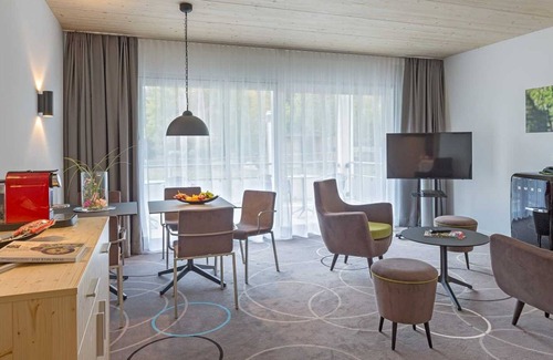 Titisee-Neustadt House | Great Titizy Suite - Brugger's Hotelpark am See