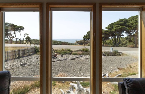 Bandon House | Great Unobstructed View of the Ocean