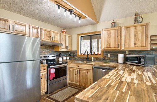 Valley Creek Run Cabin | Great view! Pet & family friendly! 2 fireplaces! Close to the parkway!