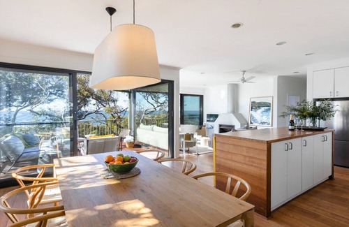 Killcare House | Great views, easy walk to beach and bay in bush setting