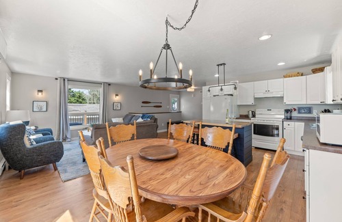 Consecon Cottage | Great waterfront oasis in the heart of Prince Edward County wine country