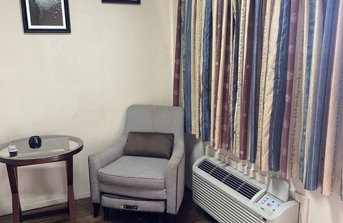 Fossil Creek Hotel | Great Western Inn & Suites - Saginaw