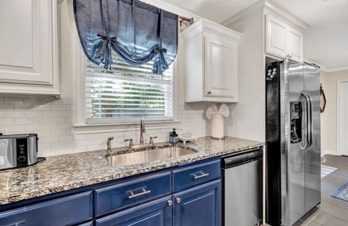 Tyler Apartment | Green Acres District, Sleeps 8, King/Queen