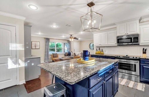 Tyler Apartment | Green Acres District, Sleeps 8, King/Queen