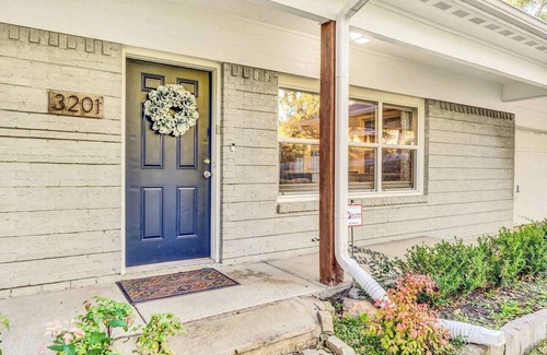 Tyler Apartment | Green Acres District, Sleeps 8, King/Queen