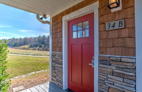 Fairview Apartment | Green Pastures Hideaway