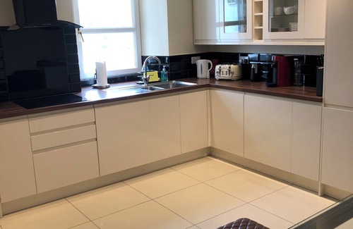 Tobermory House | Greenbank - stunning bay view property with hot tub and sauna!