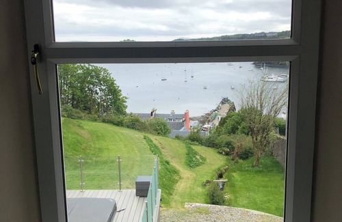 Tobermory House | Greenbank - stunning bay view property with hot tub and sauna!