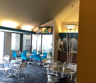 Turners Hotel | Greenstay Inn & Suites Court View