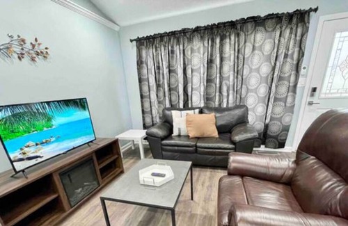 New Whiteland House | Greenwood/Franklin, Newly Remodeled 3 Bedroom Home