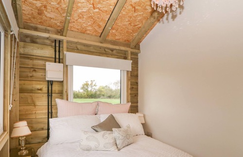 Winscombe Cottage | GRENADIER, pet friendly, with a garden in Sandford, Somerset