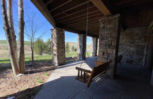 Three Forks Cabin | Grey Cliffs Ranch