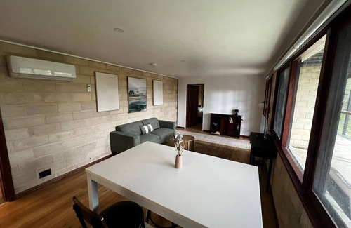 Mount Victoria Apartment | Grey Gum - spacious one bedroom apartment