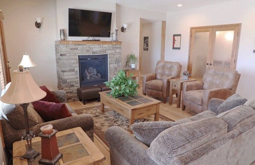 Heyburn House | Greystone Crossing Suite #8
