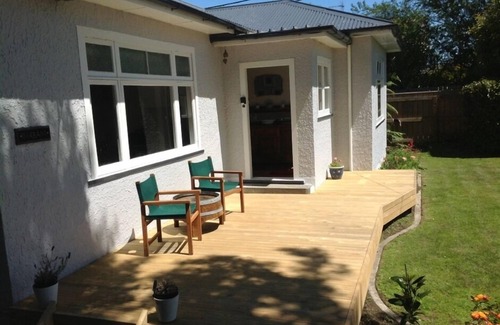 Greytown House | Greytown Cottage, Fast Fibre, SkyTV, all Linen and Cleaning fee included.