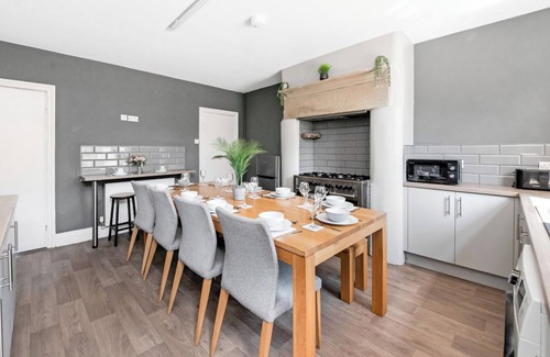 Brighouse Apartment | Grierson Stays: The Big One
