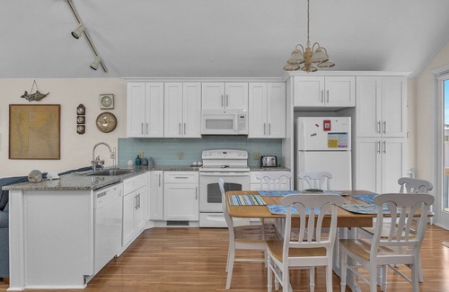 Caswell Beach House | Griffin: Comfortable Caswell Home, Ocean & River Views!