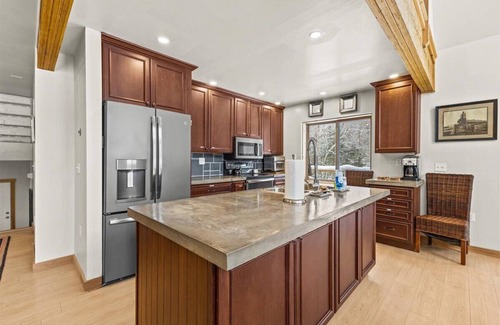 Stowe Area Ski Chalet | Griffin Country Lodge, Chalet 6 ~ a mile to Stowe Resort