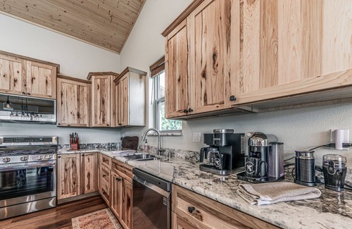 Ruidoso Cabin | Grindstone Cowboy w/Hot tub, Pool table & Pet Friendly