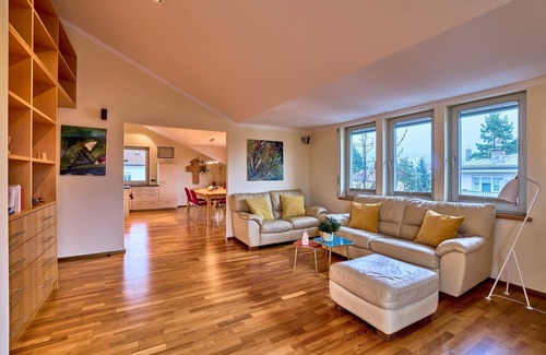 Innsbruck City Centre Apartment | Große, Exklusive Wohnung mit Balkon und Fantastischer Aussicht auf die Bergwelt