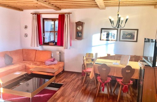 Hauzenberg Apartment | Große Ferienwohnung Pool Sauna Hallenbad Wintersport bei Passau