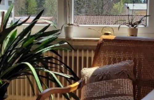 Bad Toelz Apartment | Große Ferienwohnung mit Balkon zur Südseite in Wald- und Isarnähe