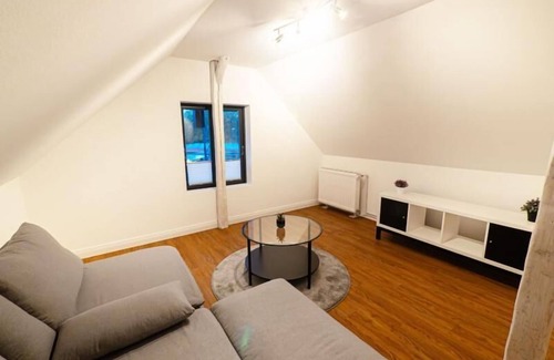 Ahrensburg Apartment | Große Monteurwohnung in Villa – 4 Zimmer, WLAN, TV, Küche – Ahrensburg Nähe Hamburg - OD06b