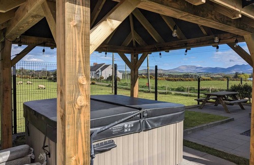 Castlewellan House | Gromoth Mountain View Cottages - Lichen Cottage
