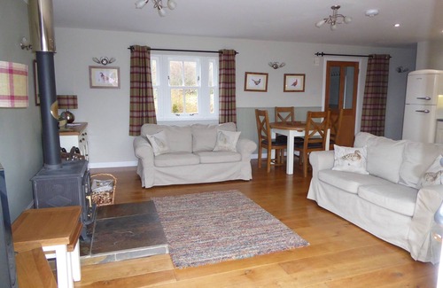 Blairgowrie Cottage | Groose Hoose @ Dalnoid - private hot-tub, wifi, pets welcome, mountain views