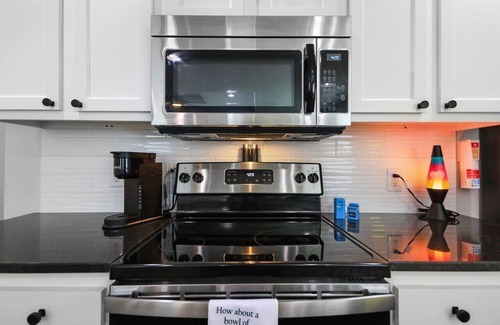 Columbia Apartment | Groovy Getaway: king suites, sleeps 8, dogs ok!