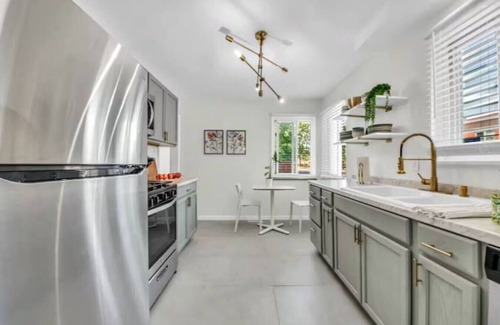 Detroit House | Grosse Pointe/Detroit Relaxing Family Home