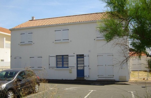 Notre-Dame-de-Monts Apartment | Ground floor apartment 100m from beach, pets allowed, easy parking