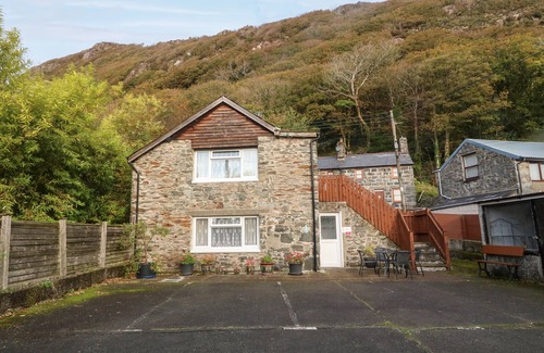 Tremadog Cottage | GROUND FLOOR APARTMENT, family friendly in Tremadog