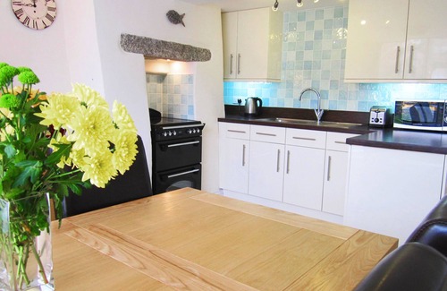 Mevagissey Apartment | Ground floor apartment - ideal for people who prefer not to climb stairs