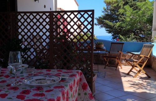 Ustica Apartment | Ground floor apartment with covered terrace