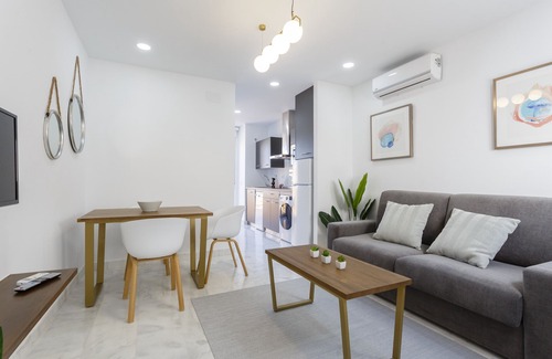Old Town Apartment | Ground floor apartment with terrace - BRUJULA by Cadiz4Rentals
