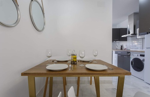 Old Town Apartment | Ground floor apartment with terrace - BRUJULA by Cadiz4Rentals