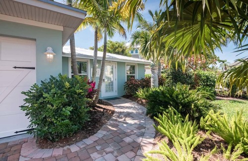 Holmes Beach Cottage | Ground Floor Cottage with 2 Master Suites and Private Heated Pool - Close to Beach!