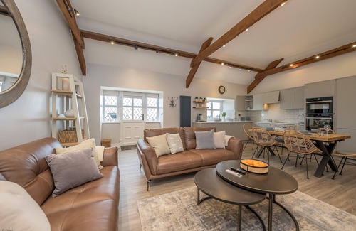 Mynytho Apartment | Ground floor cottage prime Abersoch seaside location | Stabal-Soch