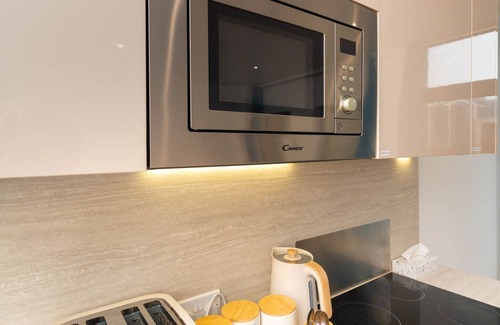 Harlington House | Ground Floor flat - with TV ,very close transport links to Heathrow airport