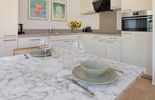 Ouddorp House | Ground-floor new-build holiday home in Duynhof park with luxury kitchen, air conditioning and sunny terrace with electric BBQ.