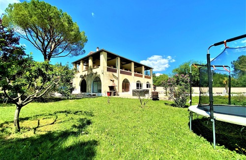 Mercuer Cottage | Ground floor of a large villa, with shared heated pool, jacuzzi, parkland