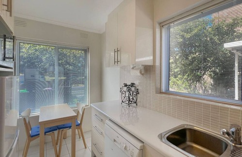 Elsternwick Apartment | Ground floor one bedroom apartment in Elsternwick