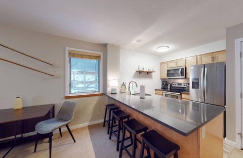 Ludlow Condo | Ground Floor ski-in/out condo, full kitchen & high-speed WiFi